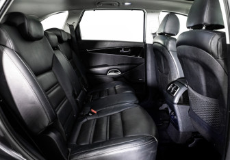 Подержанный автомобиль Kia Sorento 2018 года (24 фото)
