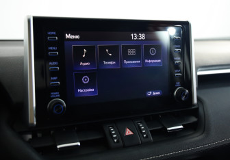 Подержанный автомобиль Toyota RAV4 2019 года (13 фото)