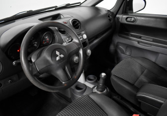 Подержанный автомобиль Mitsubishi Colt Hatchback 2008 года (9 фото)