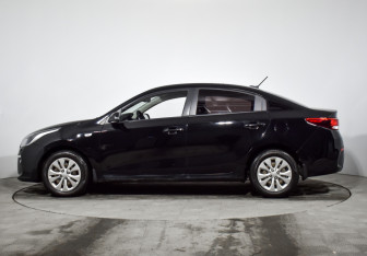 Подержанный автомобиль Kia Rio Sedan 2018 года (8 фото)