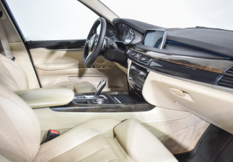 Подержанный автомобиль BMW X5 2014 года (13 фото)