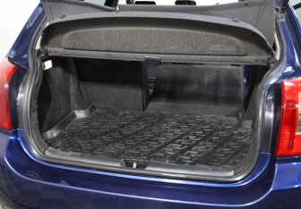 Подержанный автомобиль Toyota Corolla Hatchback 2002 года (19 фото)