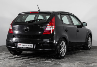 Подержанный автомобиль Hyundai i30 Hatchback 2009 года (5 фото)
