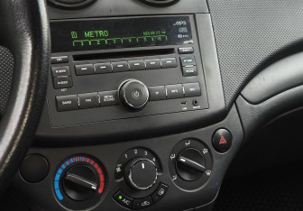 Подержанный автомобиль Chevrolet Aveo Sedan 2011 года (13 фото)