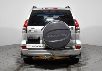 Подержанный автомобиль Toyota Land Cruiser Prado 2008 года (6 фото)
