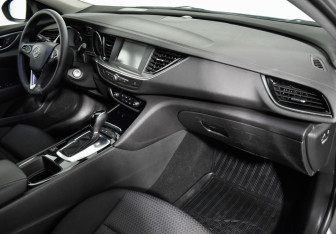 Подержанный автомобиль Opel Insignia Wagon 2020 года (13 фото)