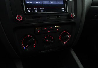 Подержанный автомобиль Volkswagen Jetta Sedan 2014 года (15 фото)