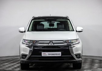 Подержанный автомобиль Mitsubishi Outlander 2016 года (2 фото)