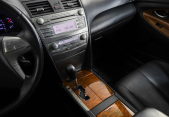 Подержанный автомобиль Toyota Camry Sedan 2011 года (18 фото)