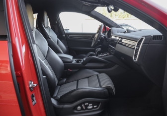 Подержанный автомобиль Porsche Cayenne 2019 года (30 фото)