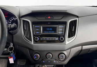 Подержанный автомобиль Hyundai Creta 2019 года (15 фото)