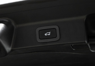 Подержанный автомобиль Jaguar F-Pace 2016 года (25 фото)