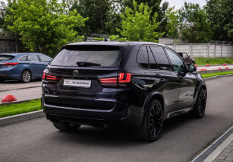 Подержанный автомобиль BMW X5 M 2016 года (6 фото)