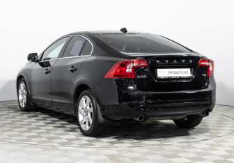 Подержанный автомобиль Volvo S60 2014 года (7 фото)