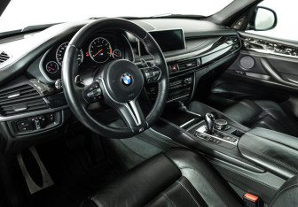 Подержанный автомобиль BMW X5 M 2016 года (11 фото)