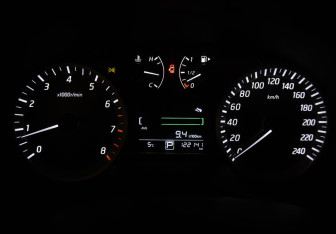 Подержанный автомобиль Nissan Tiida Hatchback 2015 года (16 фото)