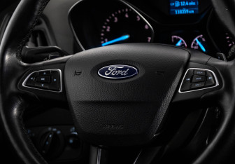 Подержанный автомобиль Ford Kuga 2017 года (13 фото)