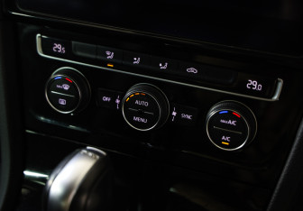 Подержанный автомобиль Volkswagen Golf Hatchback 2017 года (16 фото)