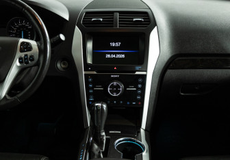 Подержанный автомобиль Ford Explorer 2014 года (14 фото)