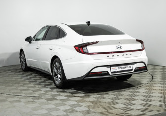 Подержанный автомобиль Hyundai Sonata 2020 года (7 фото)