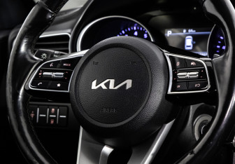 Подержанный автомобиль Kia Ceed Wagon 2021 года (11 фото)