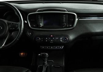 Подержанный автомобиль Kia Sorento 2017 года (14 фото)
