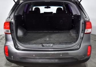 Подержанный автомобиль Kia Sorento 2014 года (18 фото)