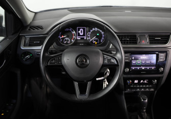 Подержанный автомобиль Skoda Rapid Liftback 2018 года (10 фото)