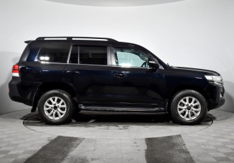 Подержанный автомобиль Toyota Land Cruiser Suv 2015 года (4 фото)