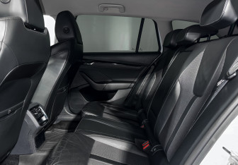 Подержанный автомобиль Skoda Octavia Wagon 2021 года (12 фото)