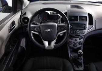 Подержанный автомобиль Chevrolet Aveo Sedan 2012 года (9 фото)