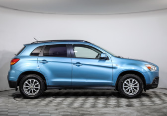 Подержанный автомобиль Mitsubishi ASX 2011 года (4 фото)