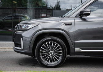 Подержанный автомобиль Changan CS95 2023 года (10 фото)