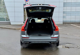 Подержанный автомобиль Volvo XC60 2019 года (10 фото)