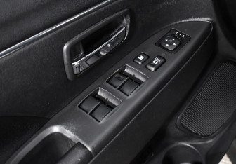 Подержанный автомобиль Mitsubishi ASX 2014 года (10 фото)