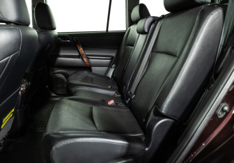 Подержанный автомобиль Toyota Highlander 2012 года (10 фото)
