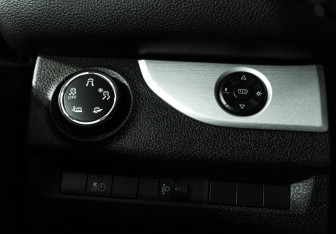 Подержанный автомобиль Citroen SpaceTourer 2020 года (25 фото)