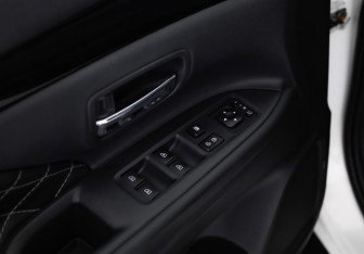 Подержанный автомобиль Mitsubishi Outlander 2021 года (12 фото)