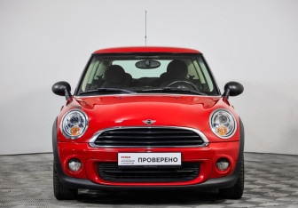 Подержанный автомобиль MINI Hatch 2012 года (2 фото)