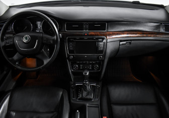 Подержанный автомобиль Skoda Superb Liftback 2013 года (19 фото)