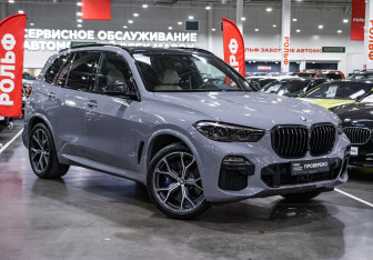 Подержанный автомобиль BMW X5 2019 года (5 фото)