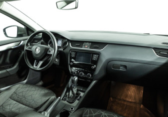 Подержанный автомобиль Skoda Octavia Liftback 2019 года (9 фото)