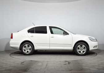 Подержанный автомобиль Skoda Octavia Liftback 2012 года (4 фото)