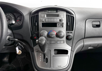 Подержанный автомобиль Hyundai Grand Starex 2011 года (17 фото)