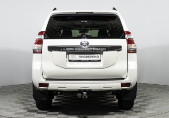 Подержанный автомобиль Toyota Land Cruiser Prado 2014 года (6 фото)