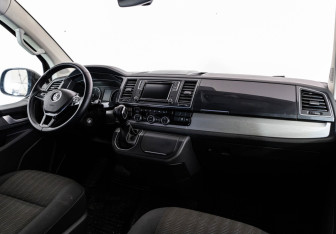 Подержанный автомобиль Volkswagen Caravelle 2019 года (9 фото)