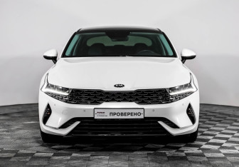 Подержанный автомобиль Kia K5 2020 года (3 фото)