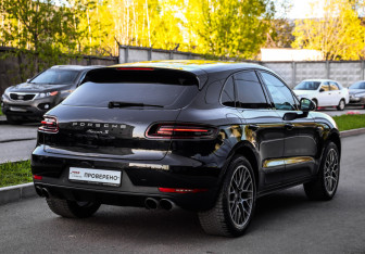 Подержанный автомобиль Porsche Macan 2016 года (6 фото)