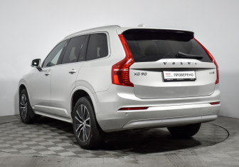 Подержанный автомобиль Volvo XC90 2021 года (7 фото)