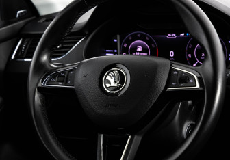 Подержанный автомобиль Skoda Octavia Liftback 2019 года (12 фото)